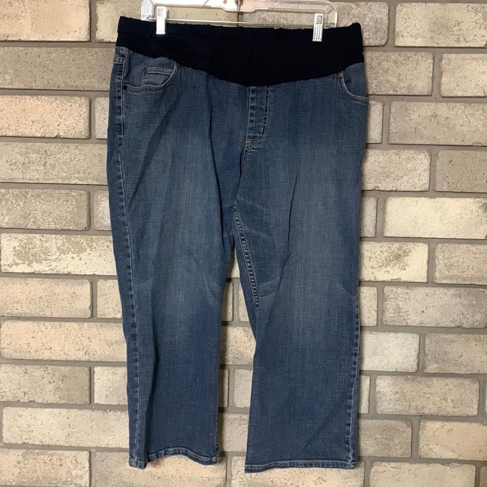 3for$20 maternity Capri size 14
